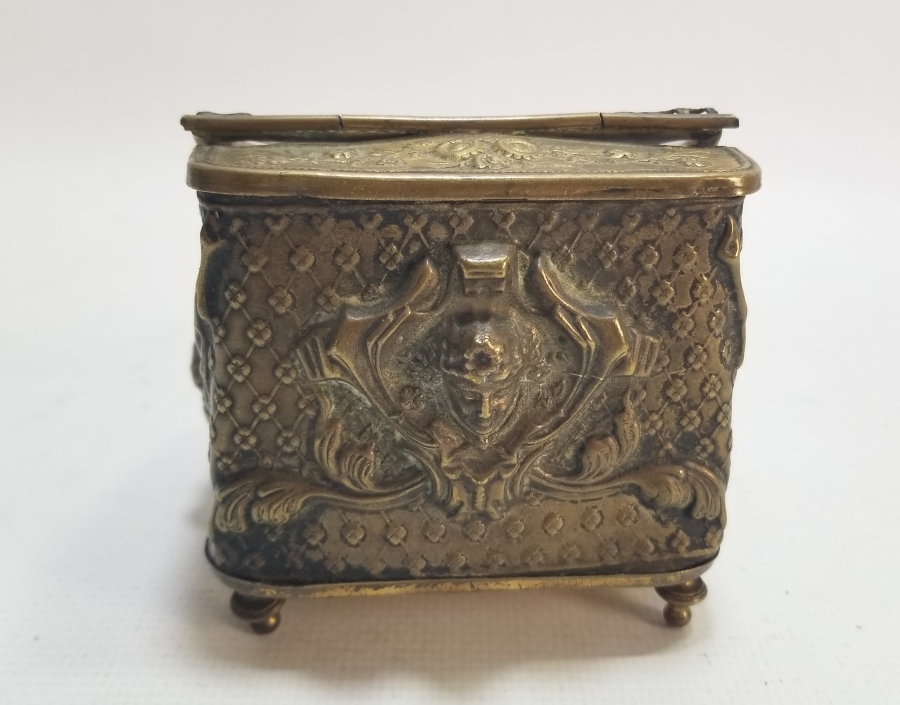 KABARTMA İŞÇİLİKLİ NADİR FORMDA ŞEYTANLI PRİOR CEP SAATİ STANDI