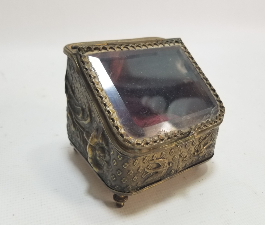 KABARTMA İŞÇİLİKLİ NADİR FORMDA ŞEYTANLI PRİOR CEP SAATİ STANDI