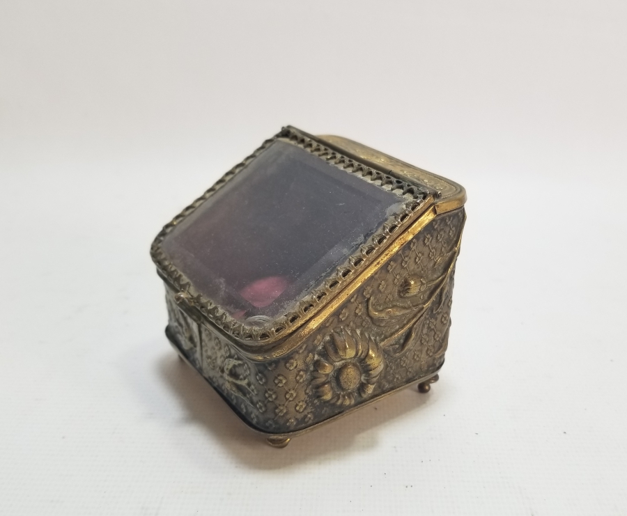 KABARTMA İŞÇİLİKLİ NADİR FORMDA ŞEYTANLI PRİOR CEP SAATİ STANDI