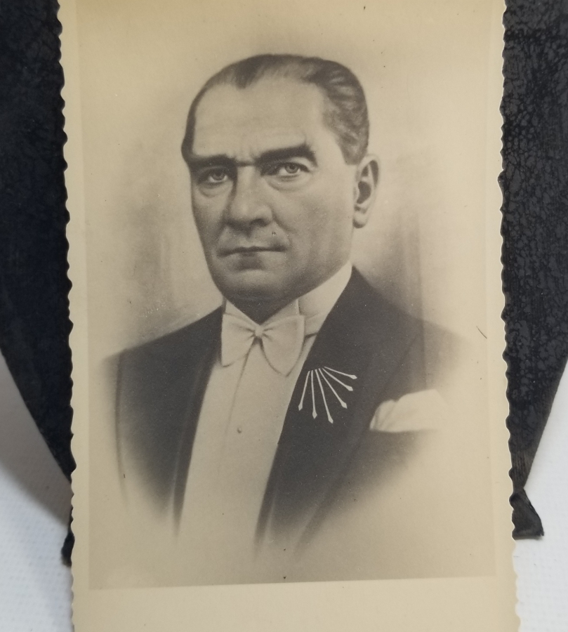 MUSTAFA KEMAL ATATÜRK'ÜN BAYRAMLARDA HALKA DAĞITTIĞI ÇOK NADİR İMZALI FOTOĞRAFI