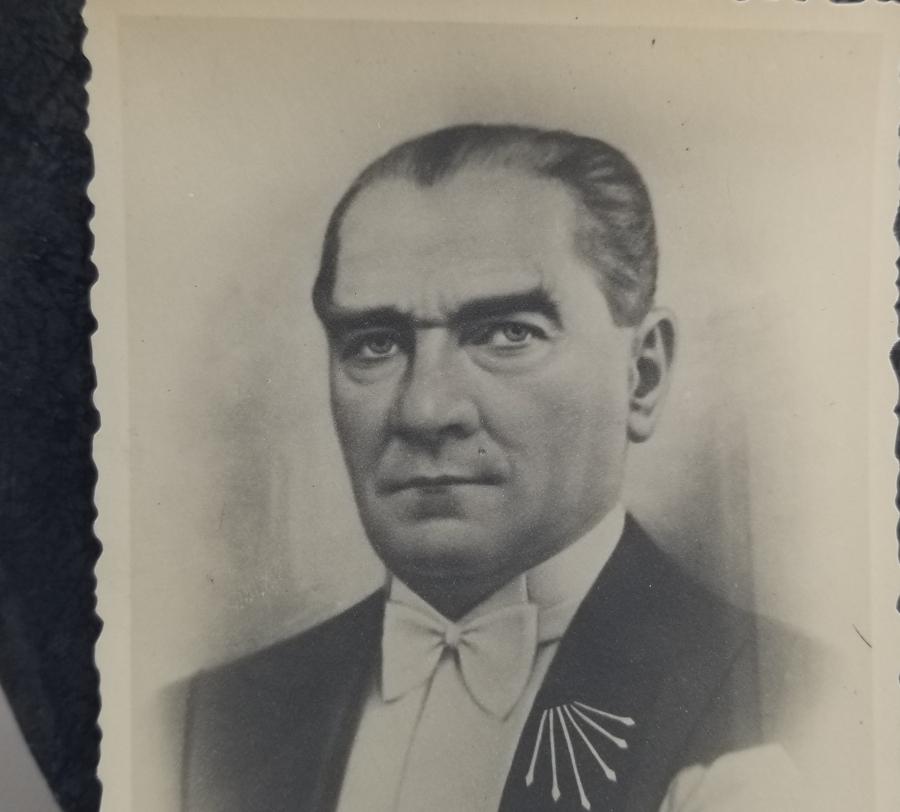 MUSTAFA KEMAL ATATÜRK'ÜN BAYRAMLARDA HALKA DAĞITTIĞI ÇOK NADİR İMZALI FOTOĞRAFI