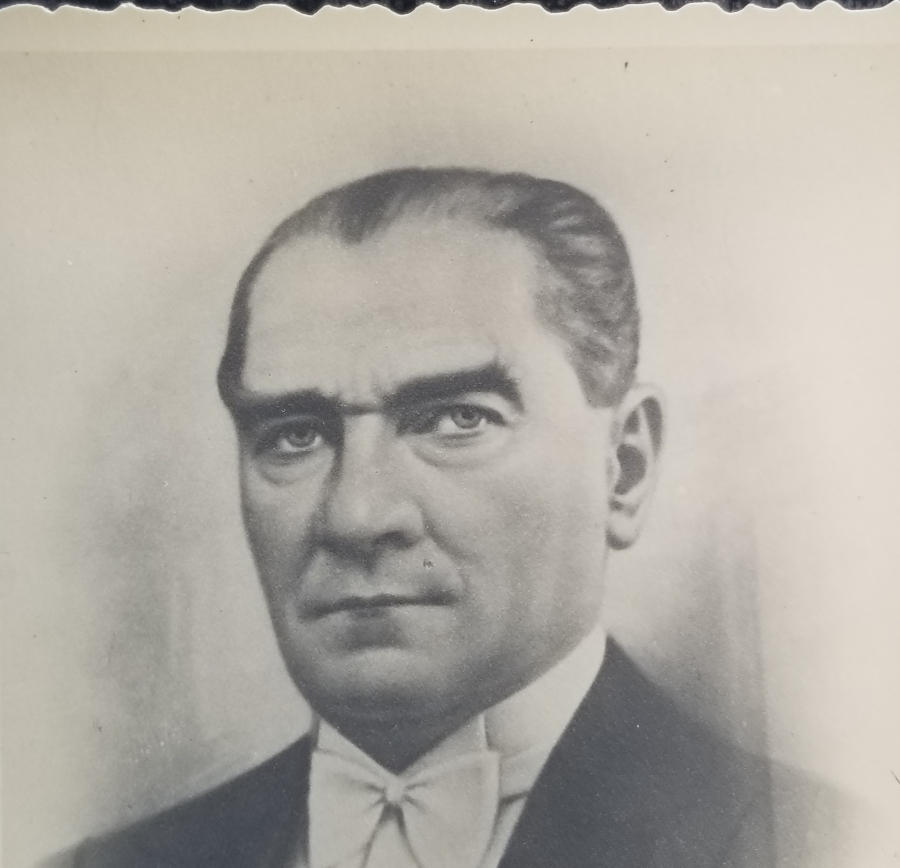 MUSTAFA KEMAL ATATÜRK'ÜN BAYRAMLARDA HALKA DAĞITTIĞI ÇOK NADİR İMZALI FOTOĞRAFI