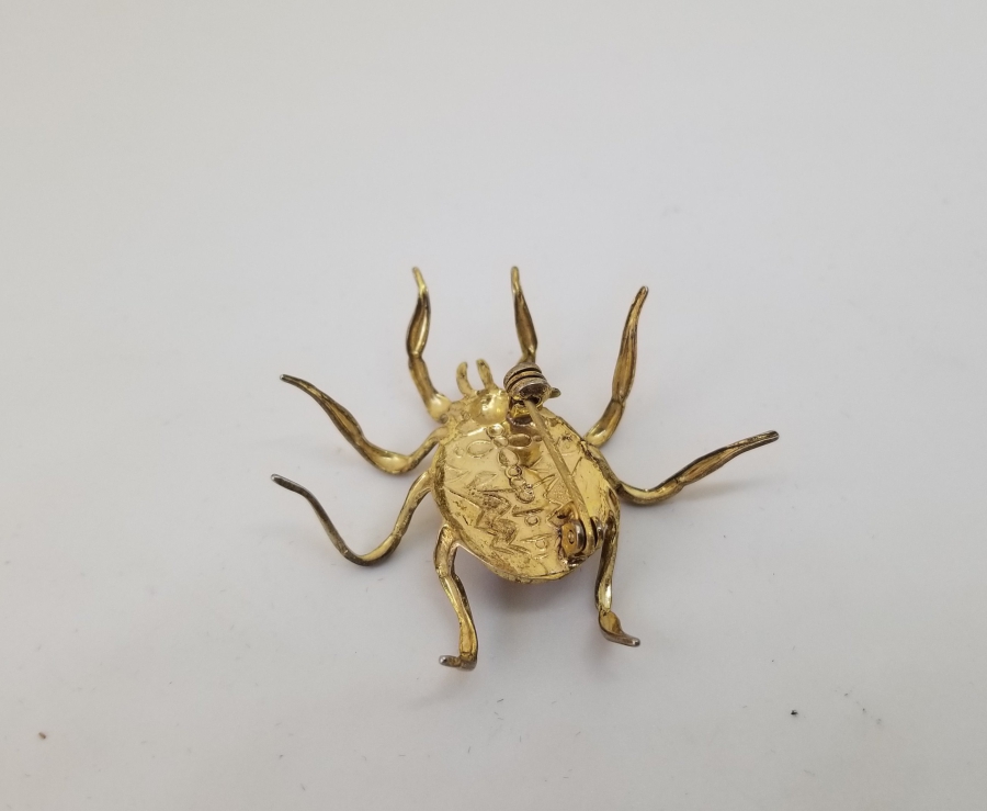 GÜMÜŞ ÜZERİ ALTIN KAPLAMA İŞÇİLİKLİ ÖRÜMCEK FORMLU NADİR BROŞ