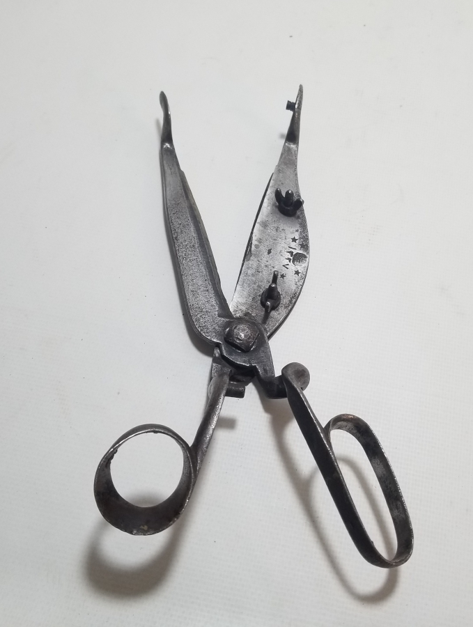 USTA DAMGALI VE TARİHLİ OSMANLI DÖNEMİ NADİR HEREKE HALI MAKASI