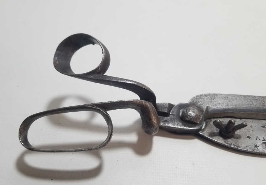 USTA DAMGALI VE TARİHLİ OSMANLI DÖNEMİ NADİR HEREKE HALI MAKASI