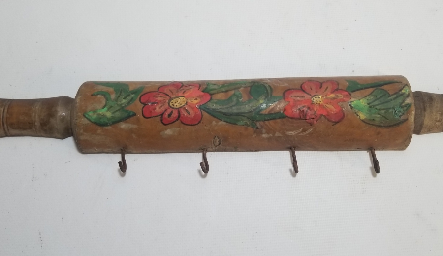 OKLAVA FORMUNDA YAPILMIŞ ANTİKA AHŞAP ASKI