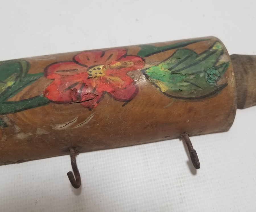 OKLAVA FORMUNDA YAPILMIŞ ANTİKA AHŞAP ASKI