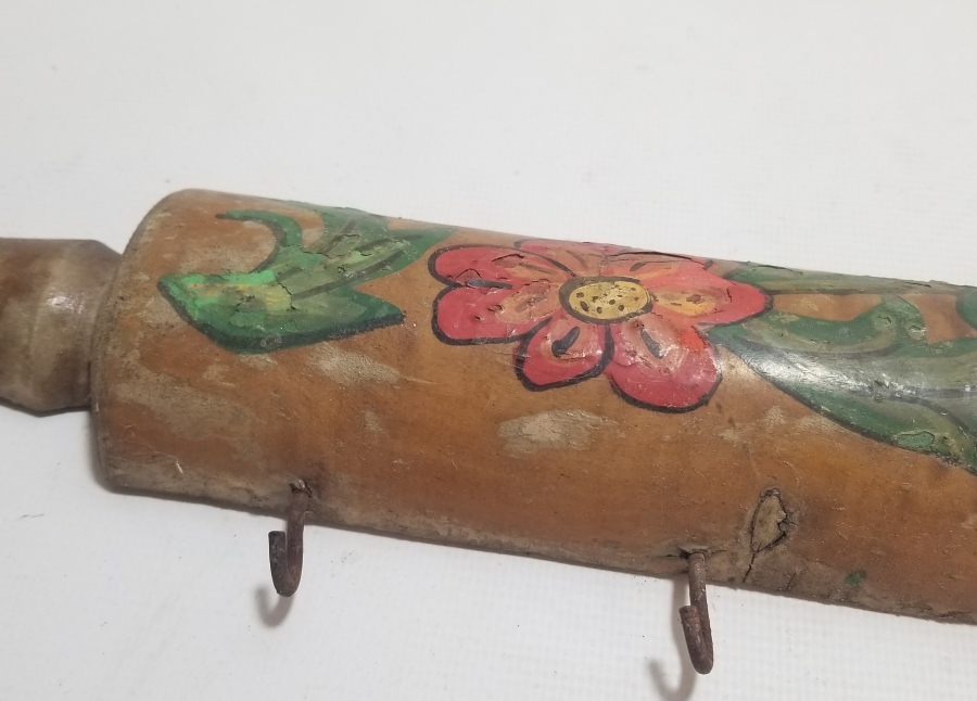 OKLAVA FORMUNDA YAPILMIŞ ANTİKA AHŞAP ASKI