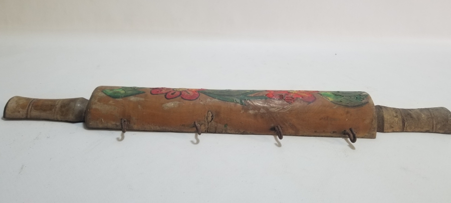 OKLAVA FORMUNDA YAPILMIŞ ANTİKA AHŞAP ASKI