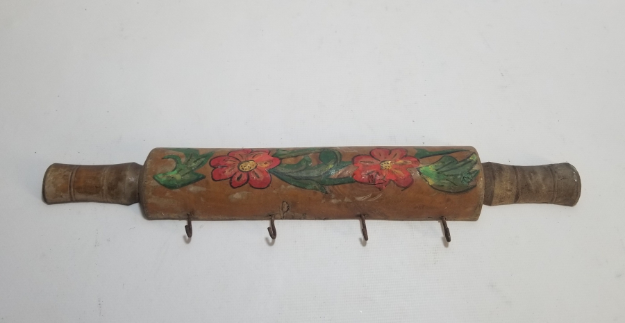 OKLAVA FORMUNDA YAPILMIŞ ANTİKA AHŞAP ASKI