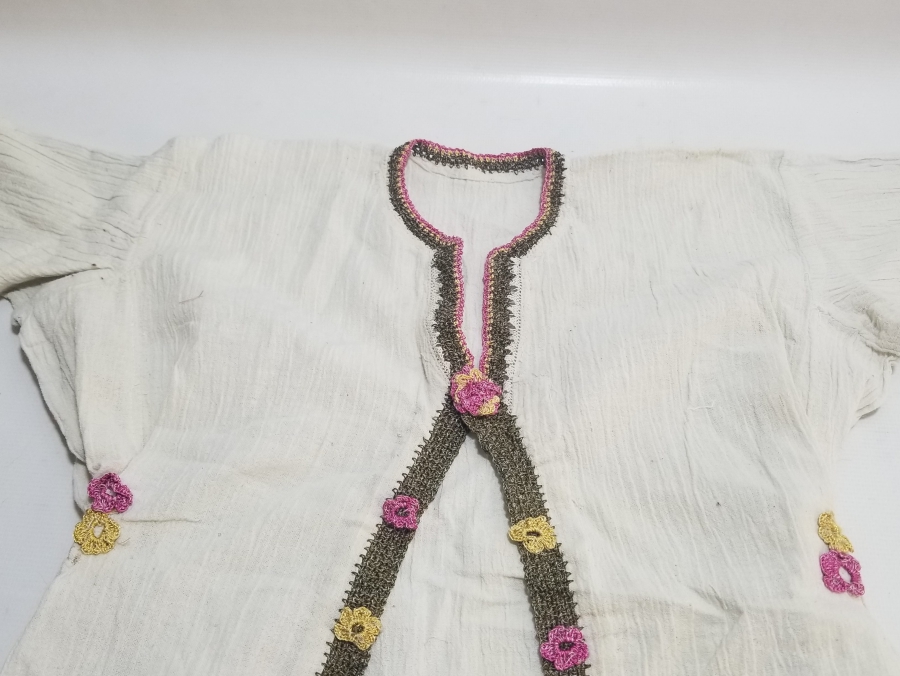 YAKA VE KOLLARI İŞLEMELİ OSMANLI DÖNEMİ EL DOKUMA NADİR ÇOCUK ENTARİSİ