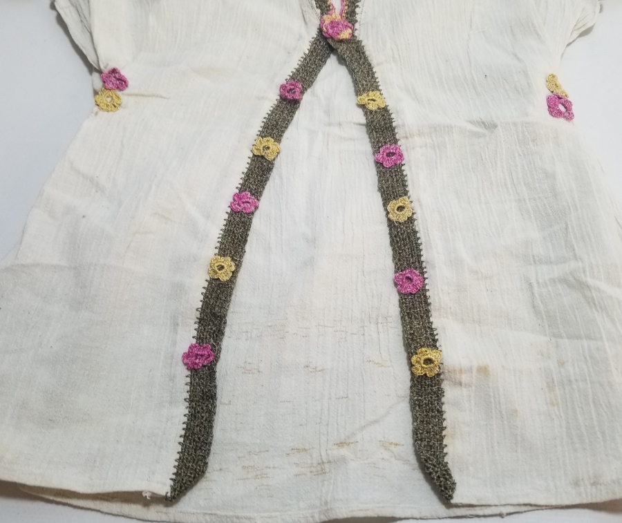 YAKA VE KOLLARI İŞLEMELİ OSMANLI DÖNEMİ EL DOKUMA NADİR ÇOCUK ENTARİSİ