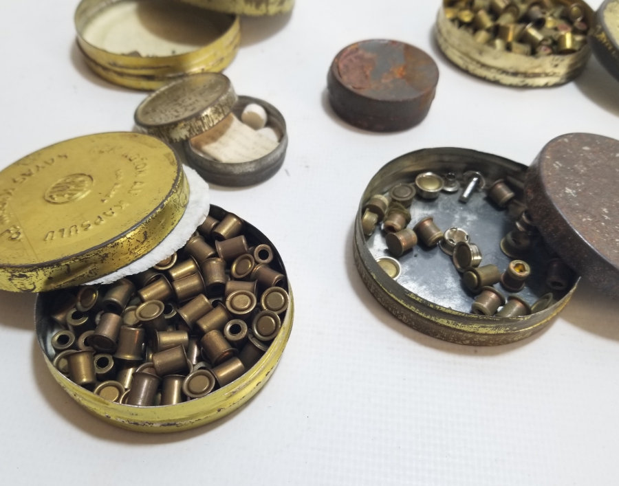 ORİJİNAL KUTULARINDA ANTİKA FİŞEK KAPSÜLLERİ LOTU