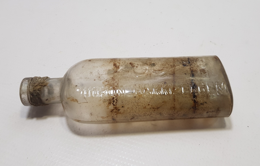 ÜZERİ OSMANLICA VE LATİNCE YAZILI ÇOK NADİR HAKKI EKREM İLAÇ ŞİŞESİ