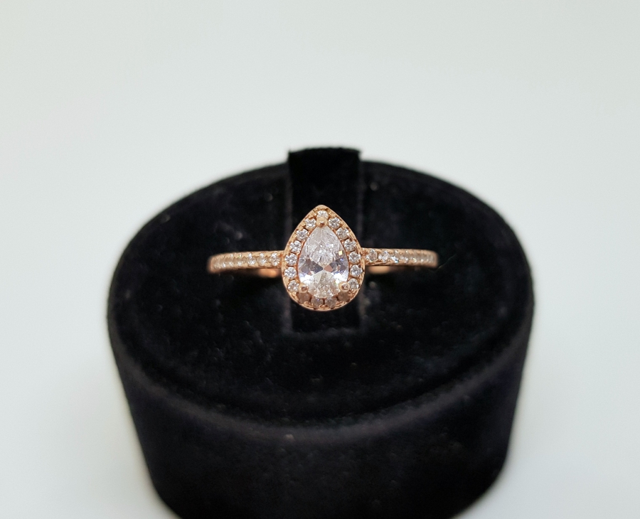 ELMAS KESİMLİ MARGAZİT TAŞLI GÜMÜŞ YÜZÜK