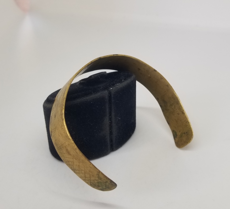 ÜZERİ İŞLEMELİ ANTİKA YEL BİLEZİĞİ - ROMATİZMA BİLEZİĞİ