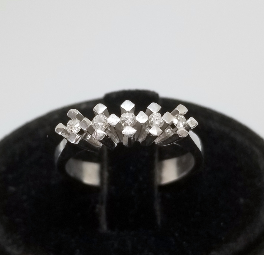 BEŞTAŞ MODEL PIRLANTA TAŞLI YÜZÜK