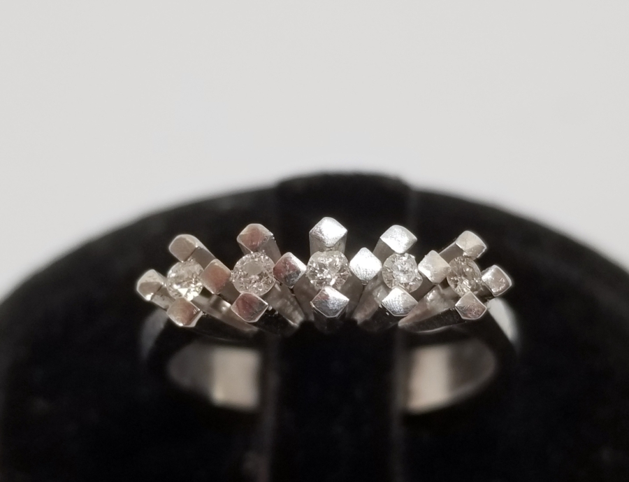 BEŞTAŞ MODEL PIRLANTA TAŞLI YÜZÜK