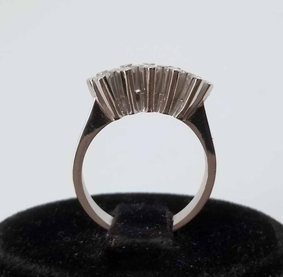 BEŞTAŞ MODEL PIRLANTA TAŞLI YÜZÜK