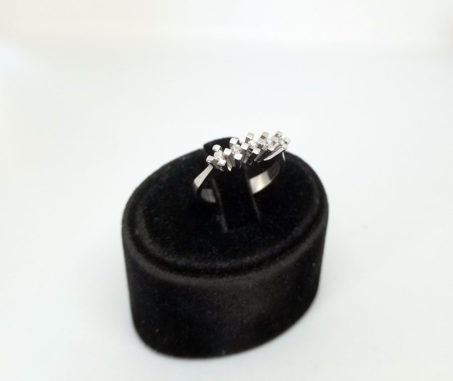 BEŞTAŞ MODEL PIRLANTA TAŞLI YÜZÜK