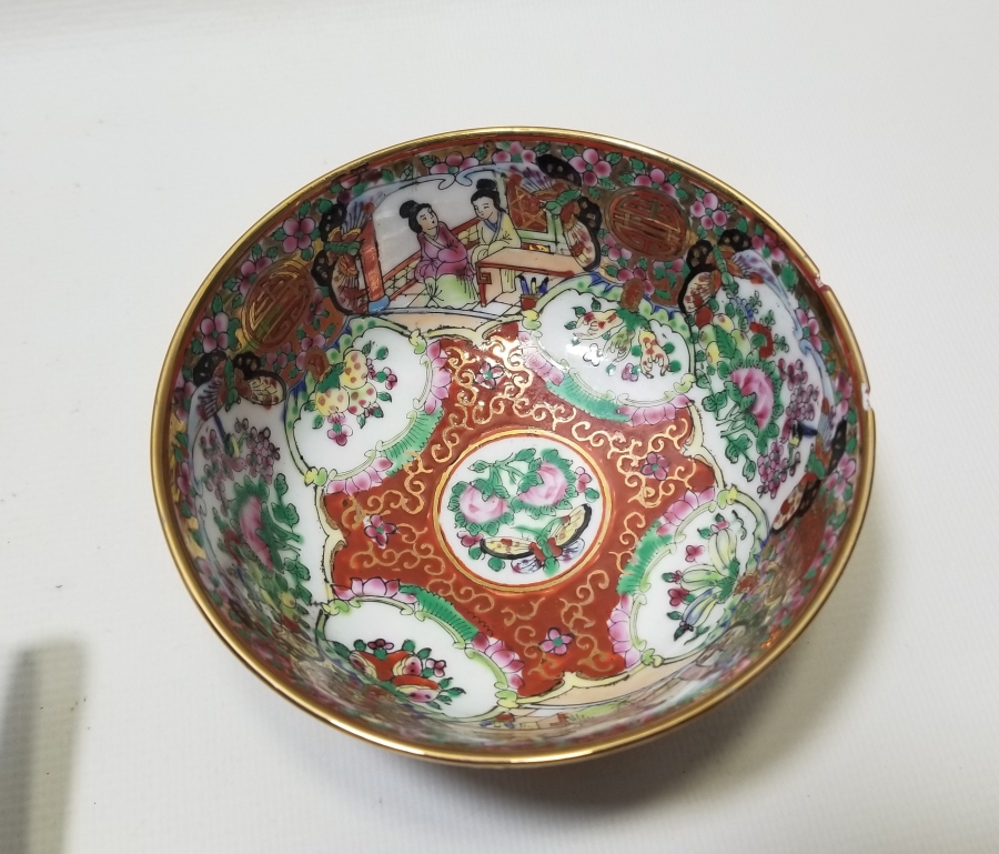 UZAKDOĞU YAPIMI PORSELEN KASE VE KAŞIK