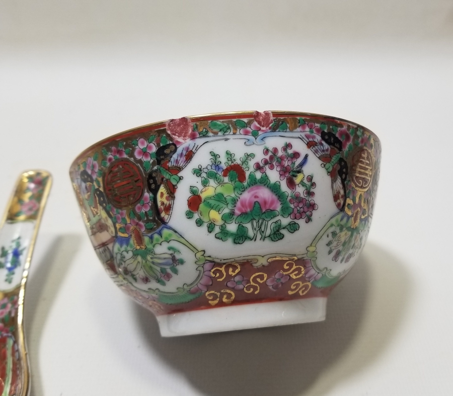 UZAKDOĞU YAPIMI PORSELEN KASE VE KAŞIK