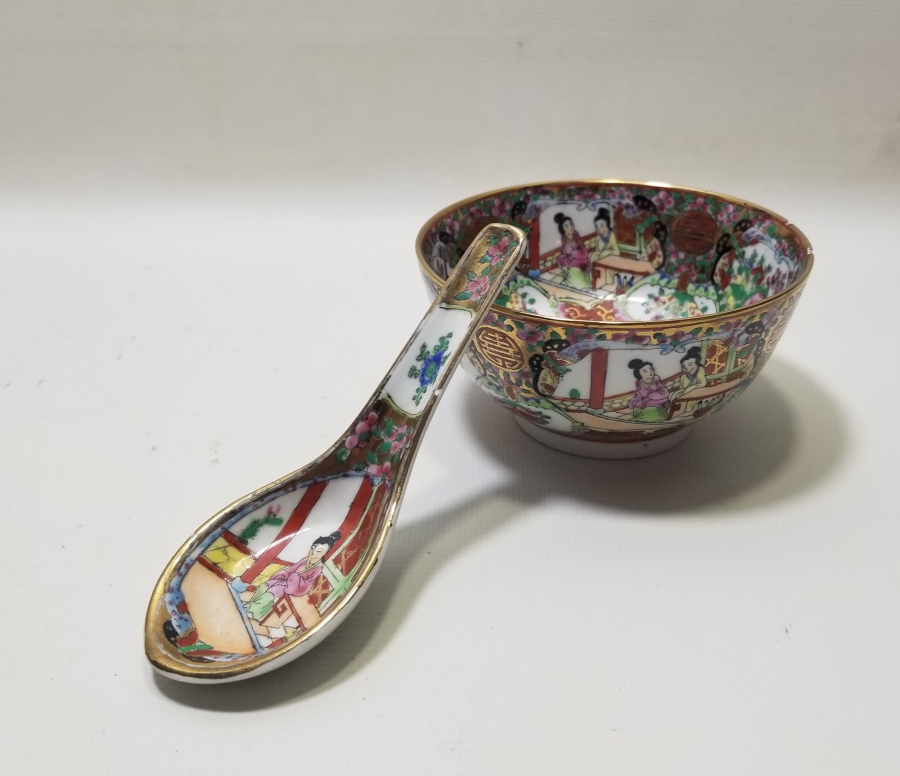 UZAKDOĞU YAPIMI PORSELEN KASE VE KAŞIK