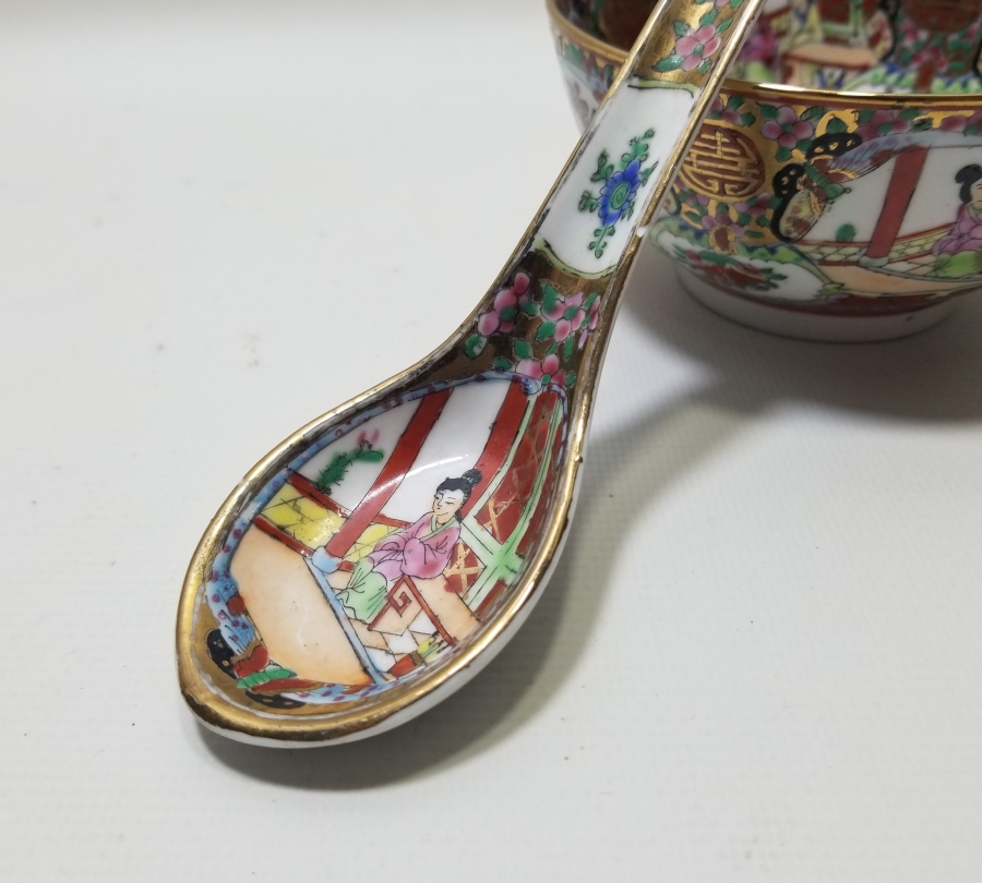 UZAKDOĞU YAPIMI PORSELEN KASE VE KAŞIK