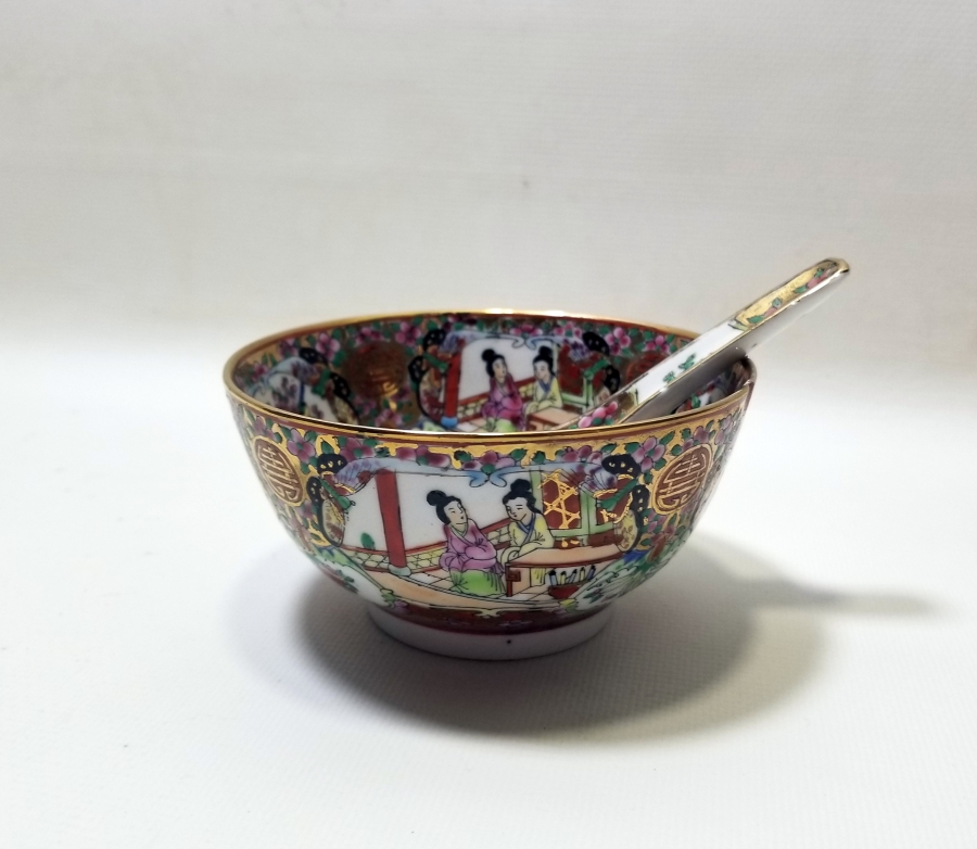 UZAKDOĞU YAPIMI PORSELEN KASE VE KAŞIK