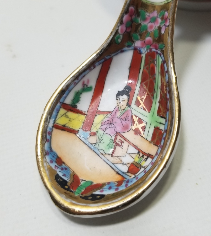 UZAKDOĞU YAPIMI PORSELEN KASE VE KAŞIK