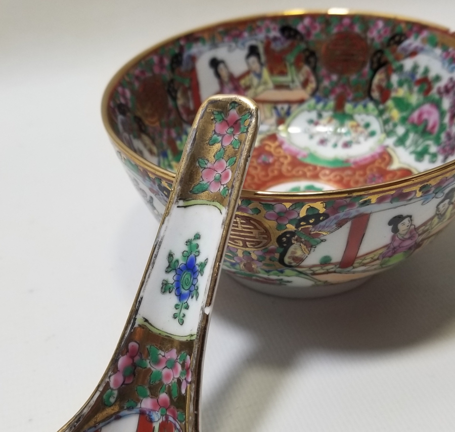 UZAKDOĞU YAPIMI PORSELEN KASE VE KAŞIK