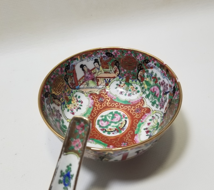 UZAKDOĞU YAPIMI PORSELEN KASE VE KAŞIK