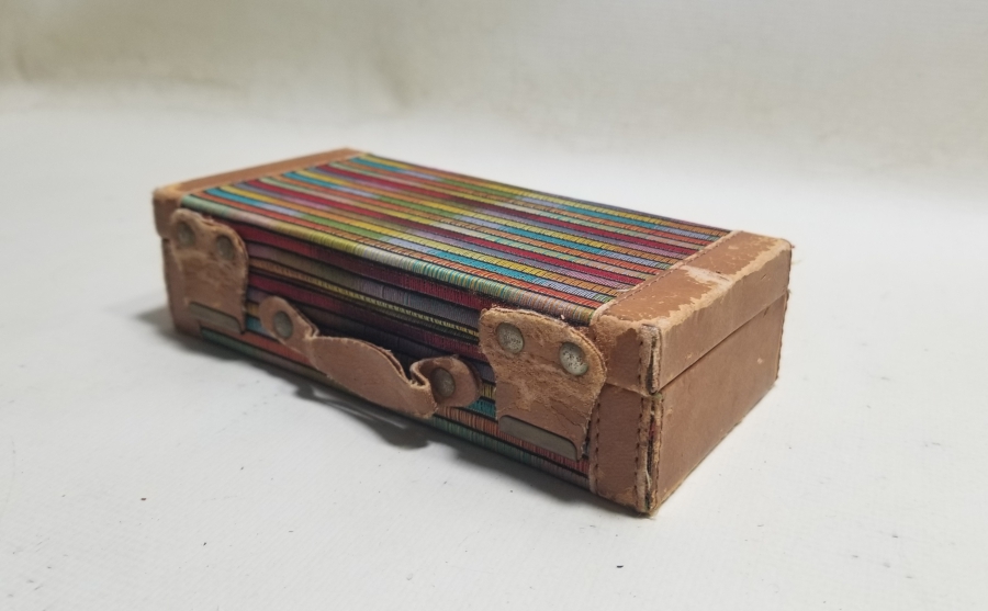 BAVUL FORMUNDA YAPILMIŞ ANTİKA MİNİ TESPİH KUTUSU