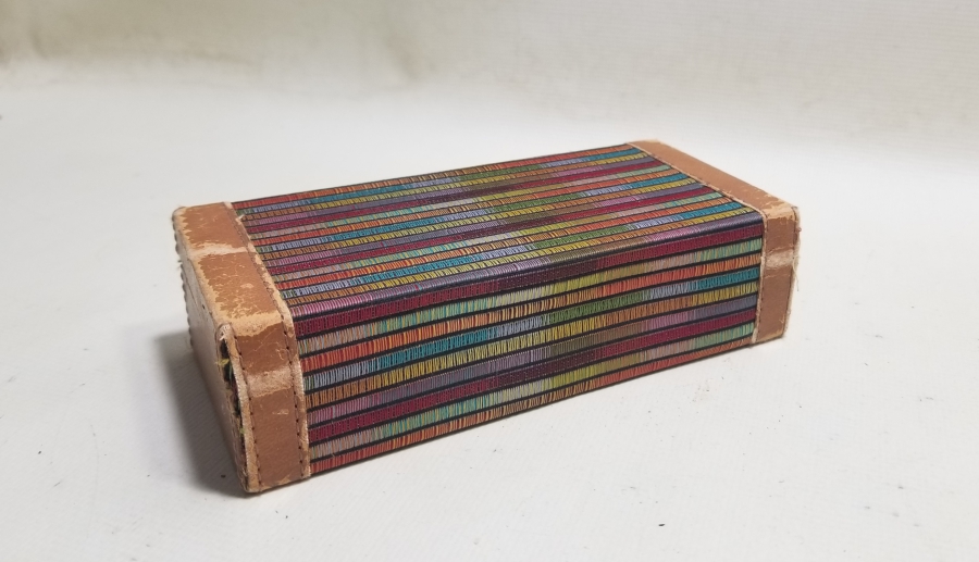 BAVUL FORMUNDA YAPILMIŞ ANTİKA MİNİ TESPİH KUTUSU