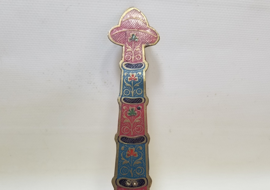 ÜZERİ MİNE İŞÇİLİKLİ 100 YILLIK ANTİKA METAL MASA TAKVİMİ