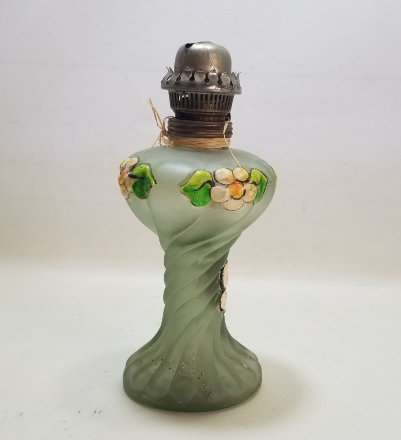 ÜZERİ EL BOYAMA İŞÇİLİKLİ ANTİKA BURGULU GAZ LAMBASI