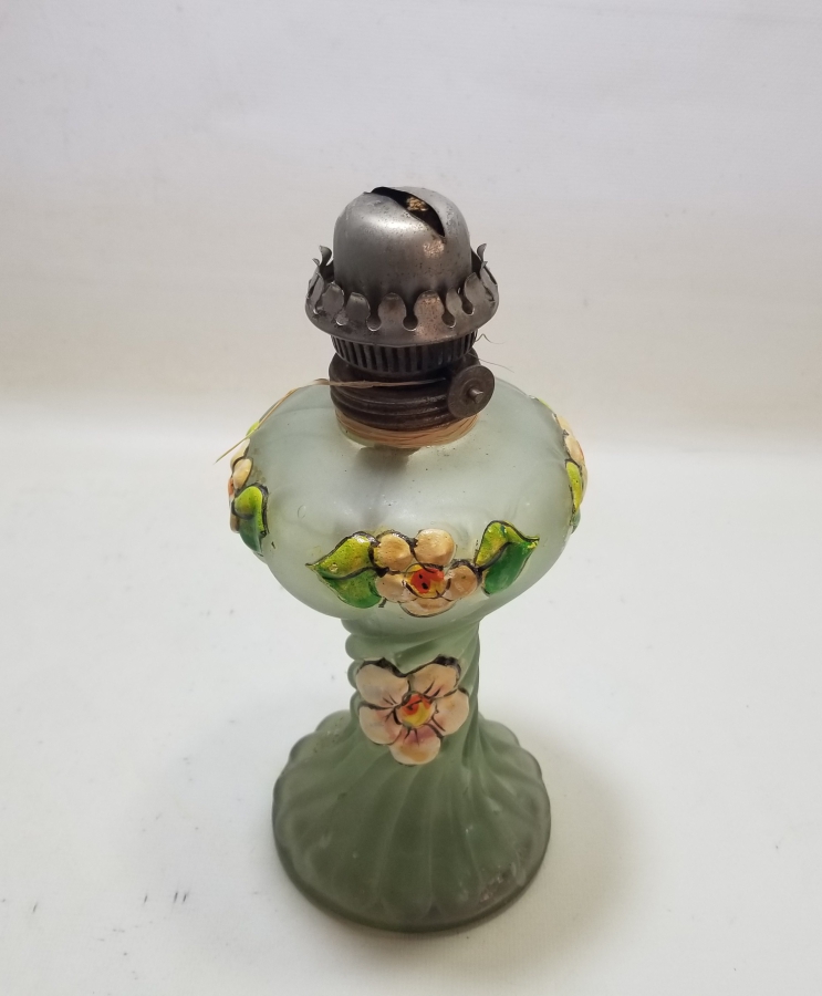 ÜZERİ EL BOYAMA İŞÇİLİKLİ ANTİKA BURGULU GAZ LAMBASI