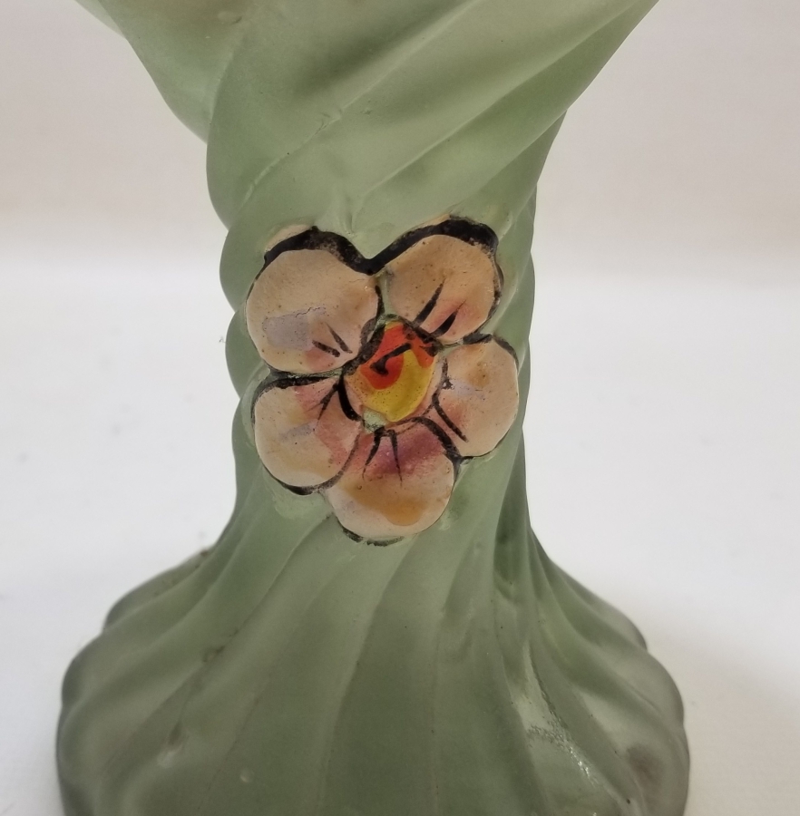 ÜZERİ EL BOYAMA İŞÇİLİKLİ ANTİKA BURGULU GAZ LAMBASI