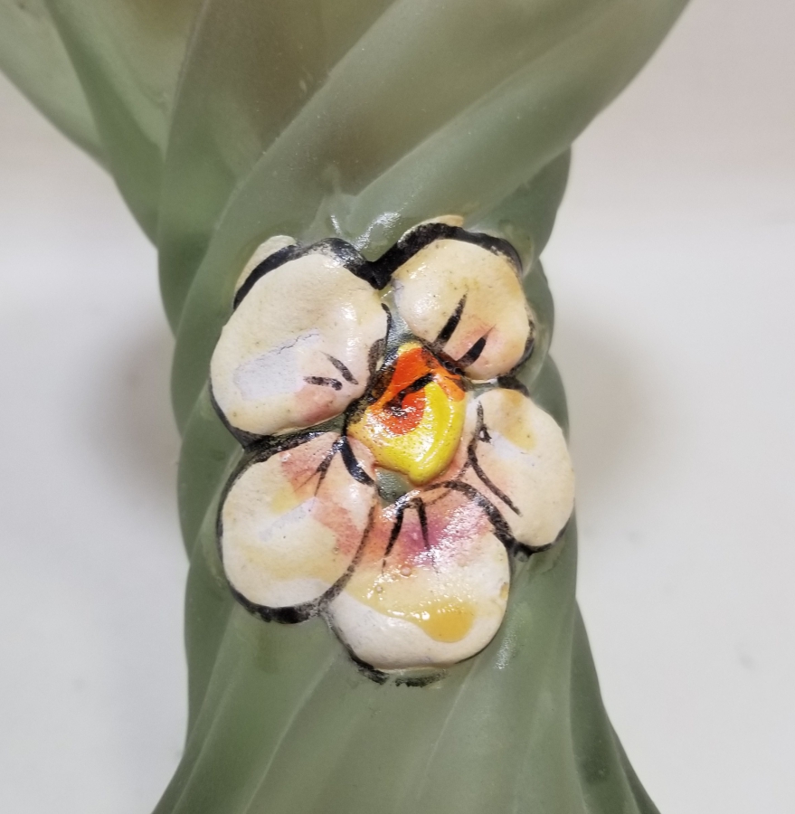 ÜZERİ EL BOYAMA İŞÇİLİKLİ ANTİKA BURGULU GAZ LAMBASI