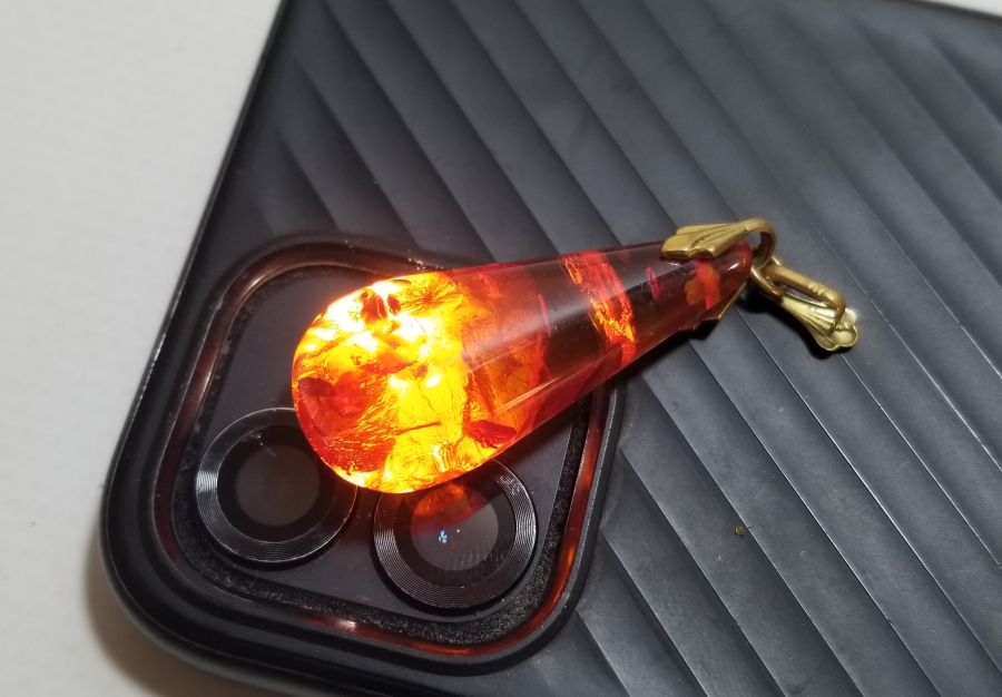 ARMUDİ FORMLU FOSİLLİ DAMLA KEHRİBAR KOLYE UCU