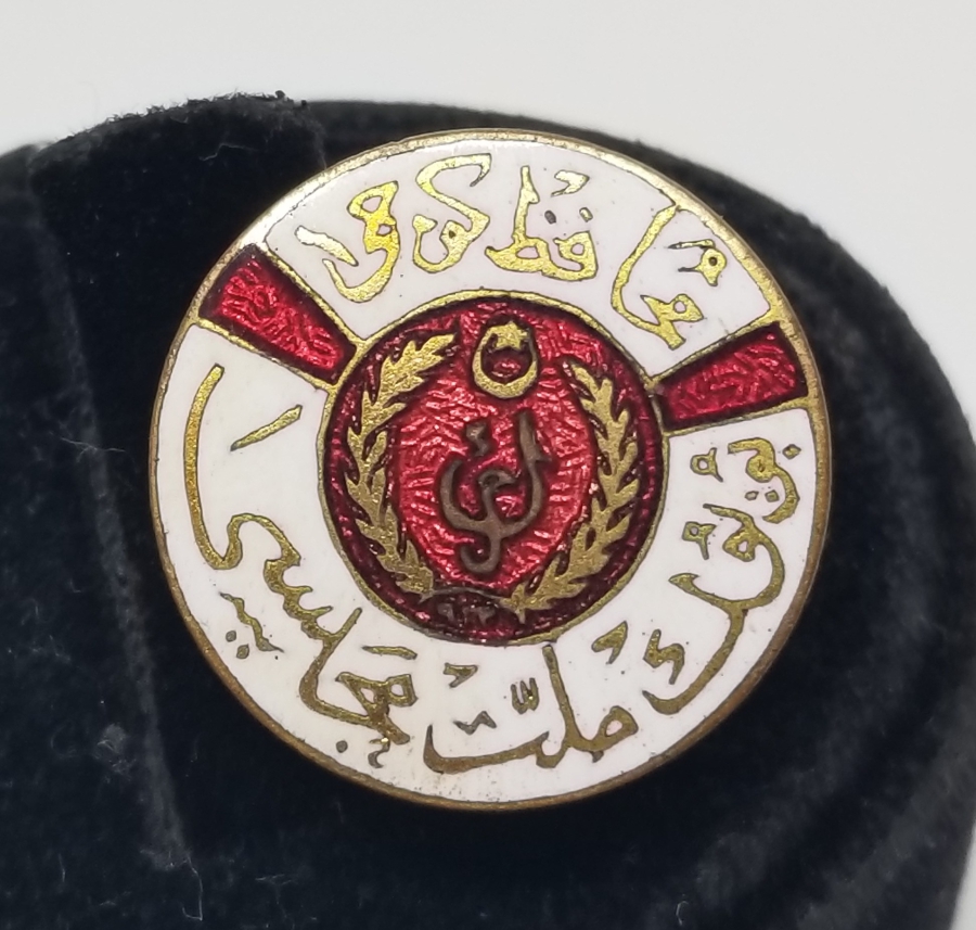 ÜZERİ OSMANLICA YAZILI VE MİNELİ ÇOK NADİR CUMHURBAŞKANI KORUMA ROZETİ