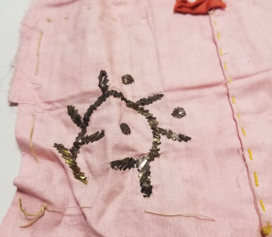 ÜZERİ OSMANLICA YAZILI OSMANLI DÖNEMİ TELKIRMA İŞÇİLİKLİ SÖZ MENDİLİ