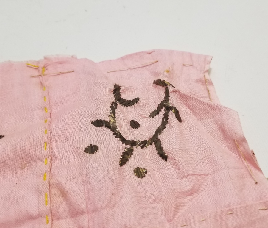 ÜZERİ OSMANLICA YAZILI OSMANLI DÖNEMİ TELKIRMA İŞÇİLİKLİ SÖZ MENDİLİ