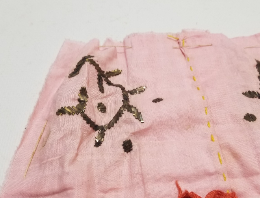 ÜZERİ OSMANLICA YAZILI OSMANLI DÖNEMİ TELKIRMA İŞÇİLİKLİ SÖZ MENDİLİ