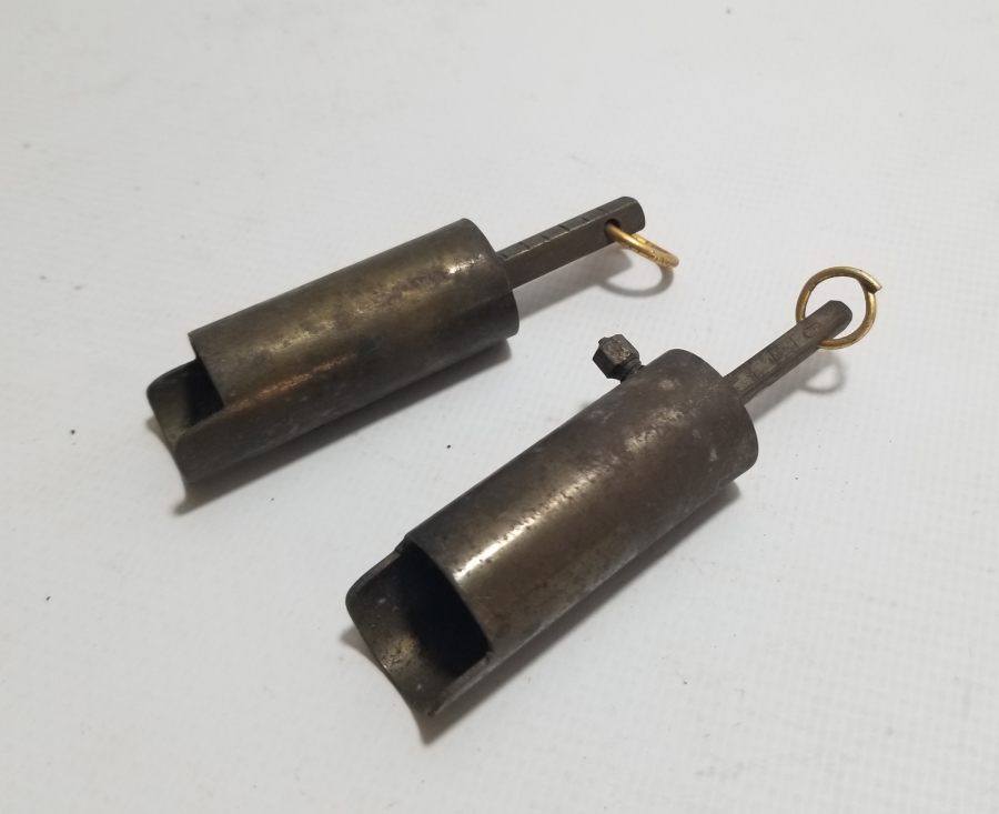 İKİ ADET ANTİKA BARUTÖLÇER