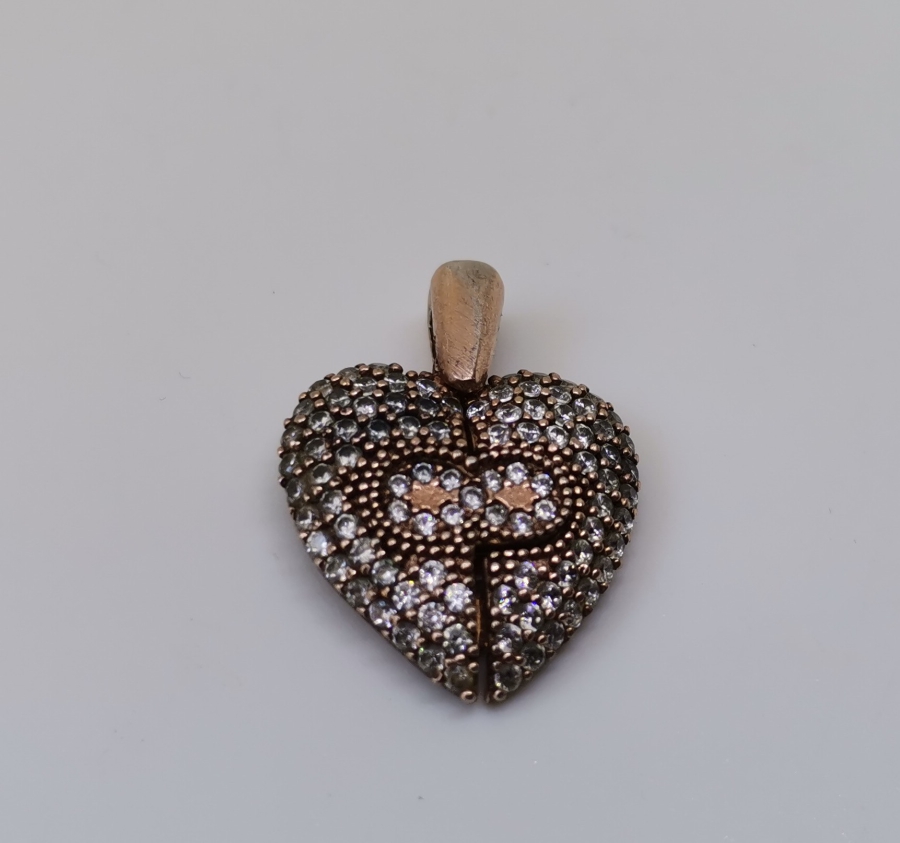 KALP FORMUNDA YAPILMIŞ MARGAZİT TAŞLI KOLYE UCU