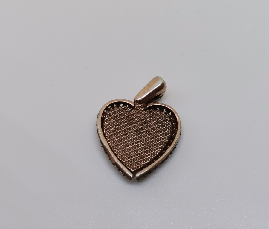 KALP FORMUNDA YAPILMIŞ MARGAZİT TAŞLI KOLYE UCU