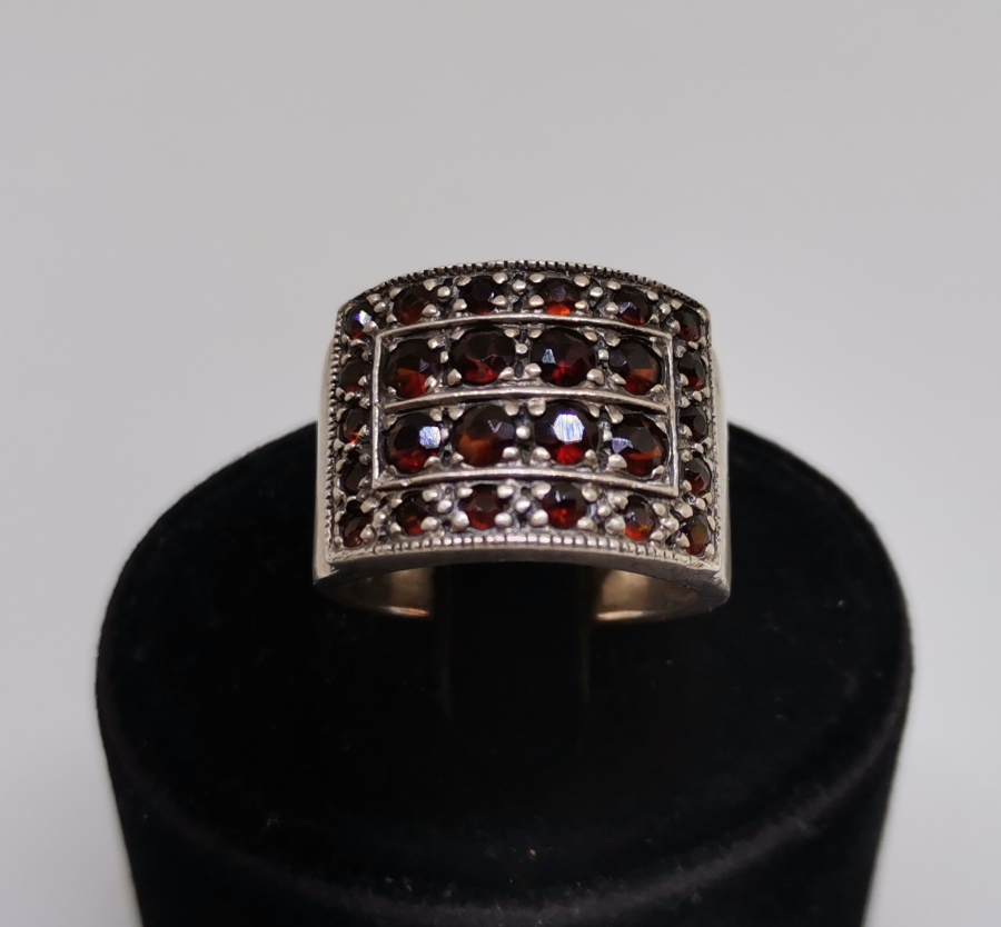 GRANAT TAŞLI GÜMÜŞ YÜZÜK