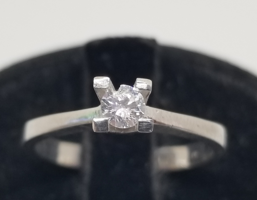 PIRLANTA TAŞLI TEKTAŞ MODEL YÜZÜK