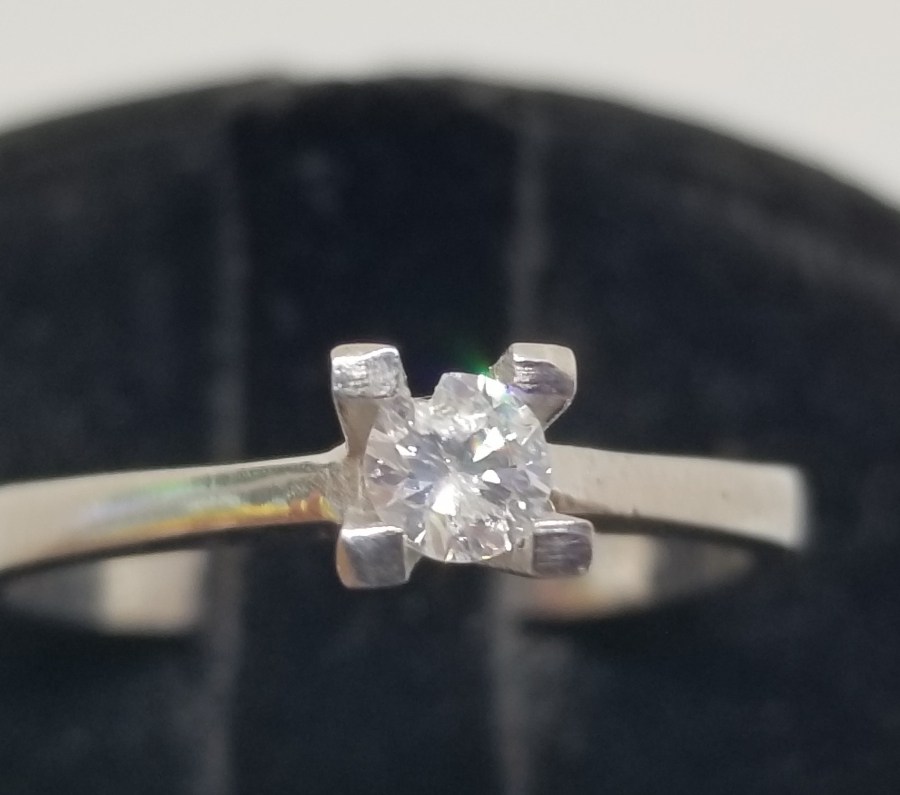 PIRLANTA TAŞLI TEKTAŞ MODEL YÜZÜK